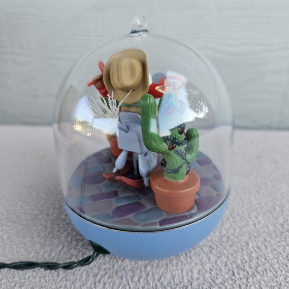 Hallmark Magic Home On the Range Light Motion Music Cowboy Santa Ornament VTG - Picture 5 of 10